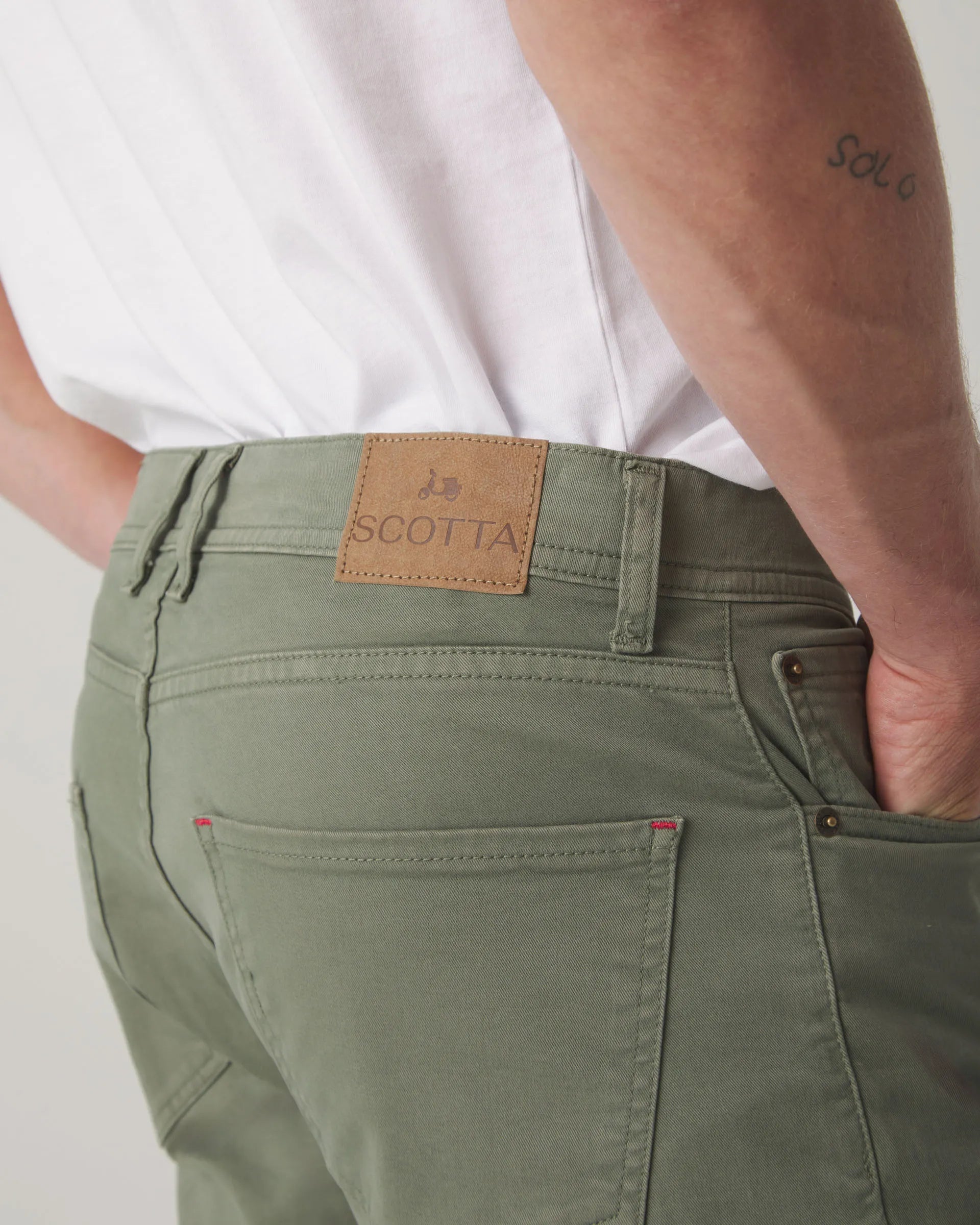 Pantalón 5 bolsillos verde