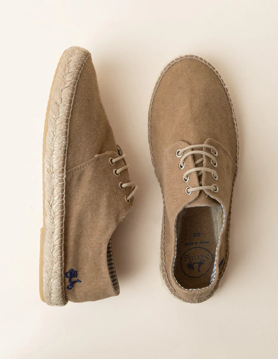 Alpargata con cordones marrón