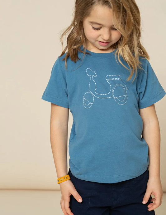 Camiseta niño azul con bordado