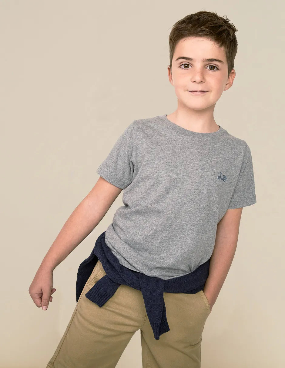 Camiseta de niño con dibujo trasero