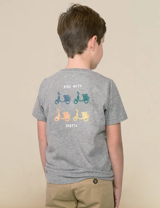 Camiseta de niño con dibujo trasero