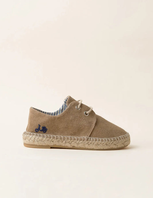 Alpargata de niño con cordones marrón