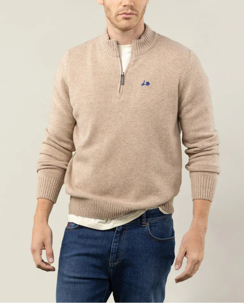 Jersey cuello con cierre cremallera en beige.