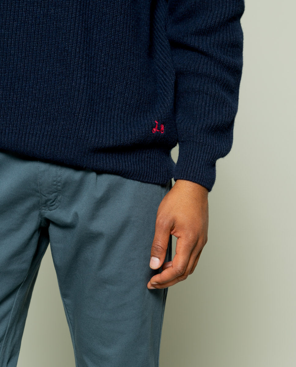 Suéter de cashmere azul marinho com pérolas