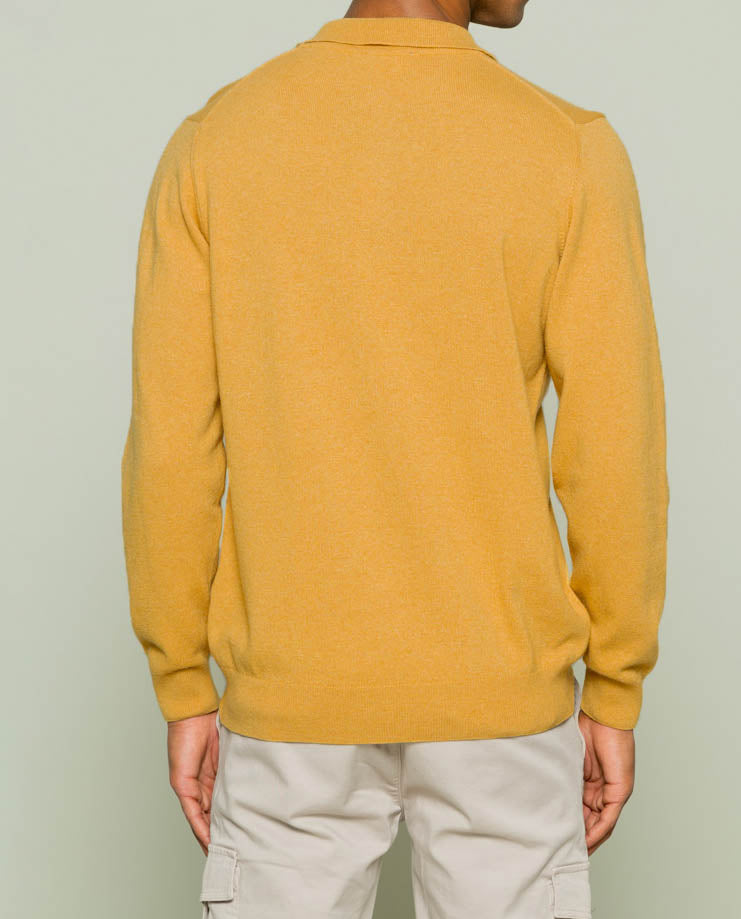 Suéter polo de cashmere mostarda
