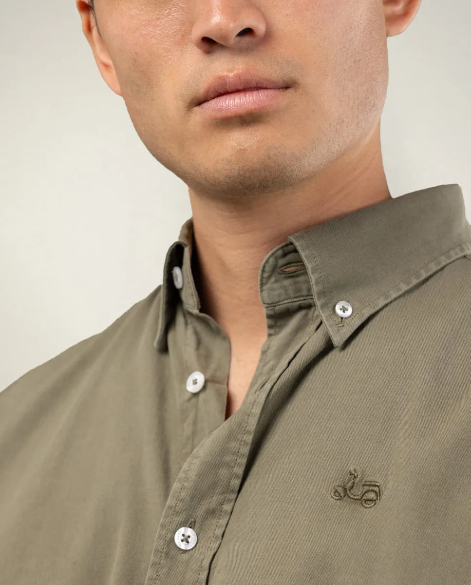 Camisa de sarga lisa color khaki