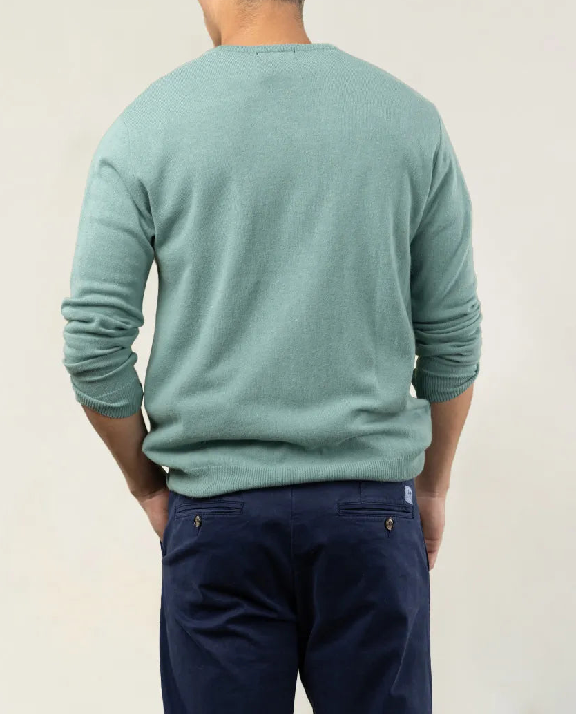 Suéter icônico com decote em V verde acinzentado