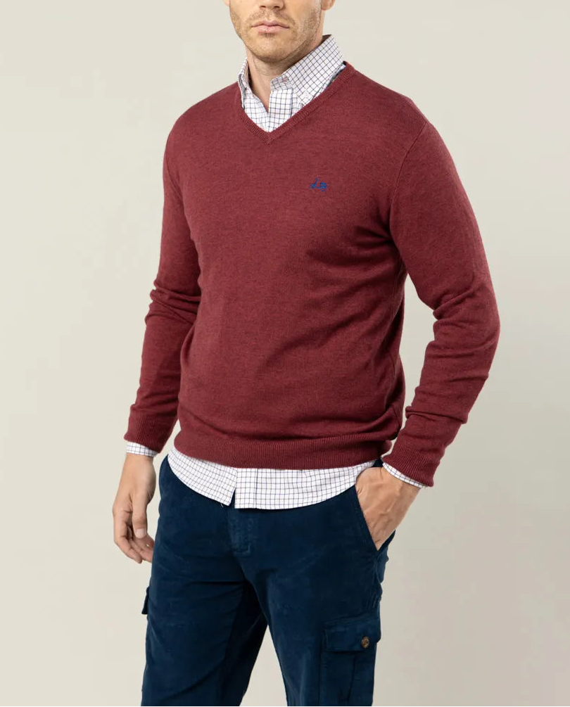 Suéter de lã bordô com decote em V