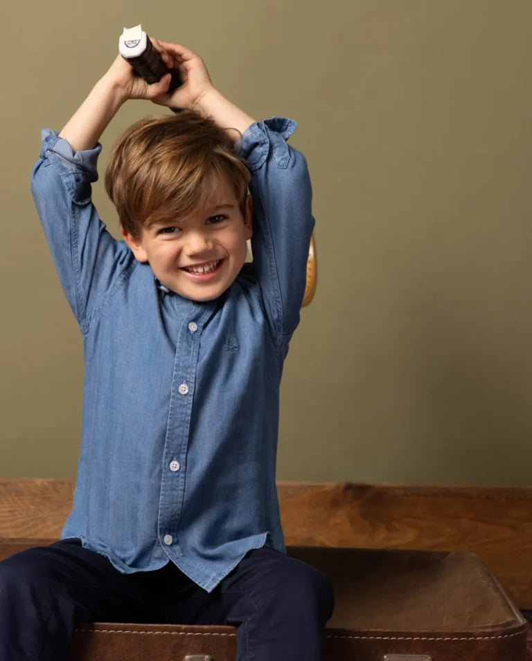 Camisa tencel azul denim.