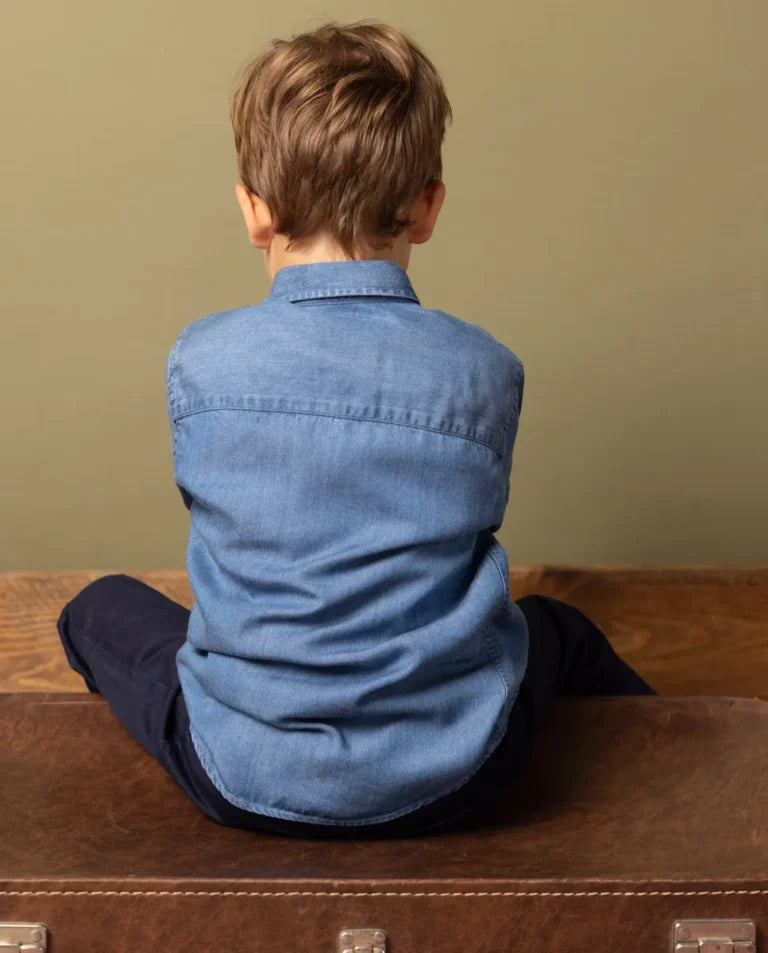 Camisa tencel azul denim.