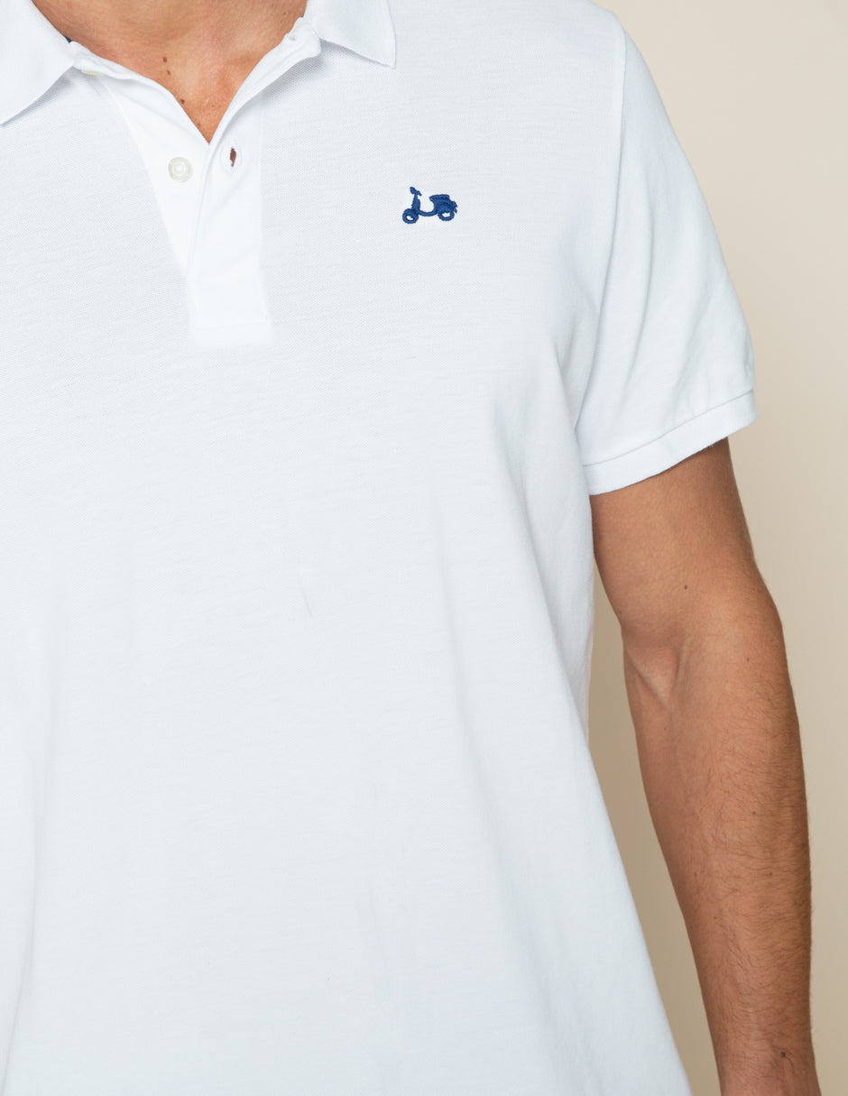 Polo hombre blanco con logo
