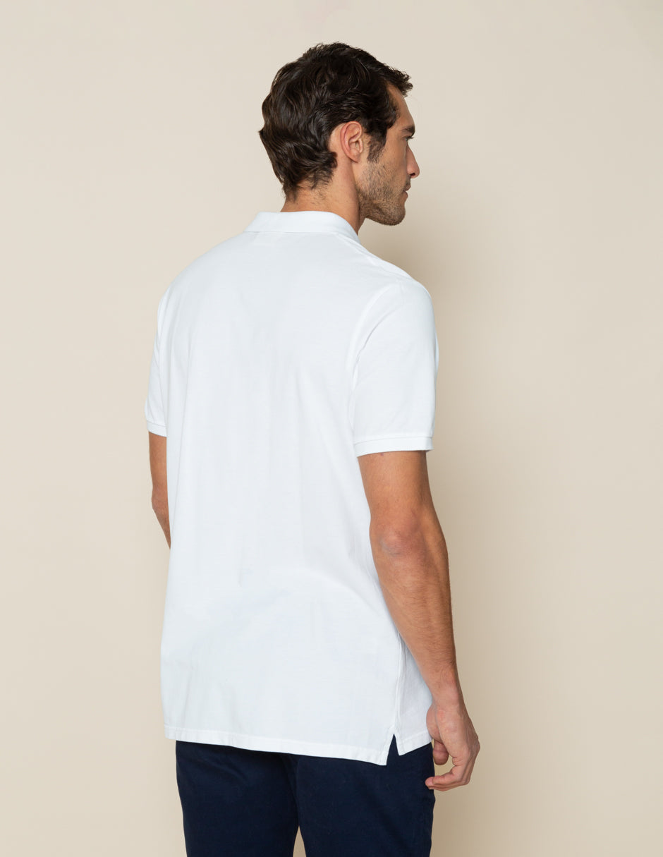 Polo hombre blanco con logo