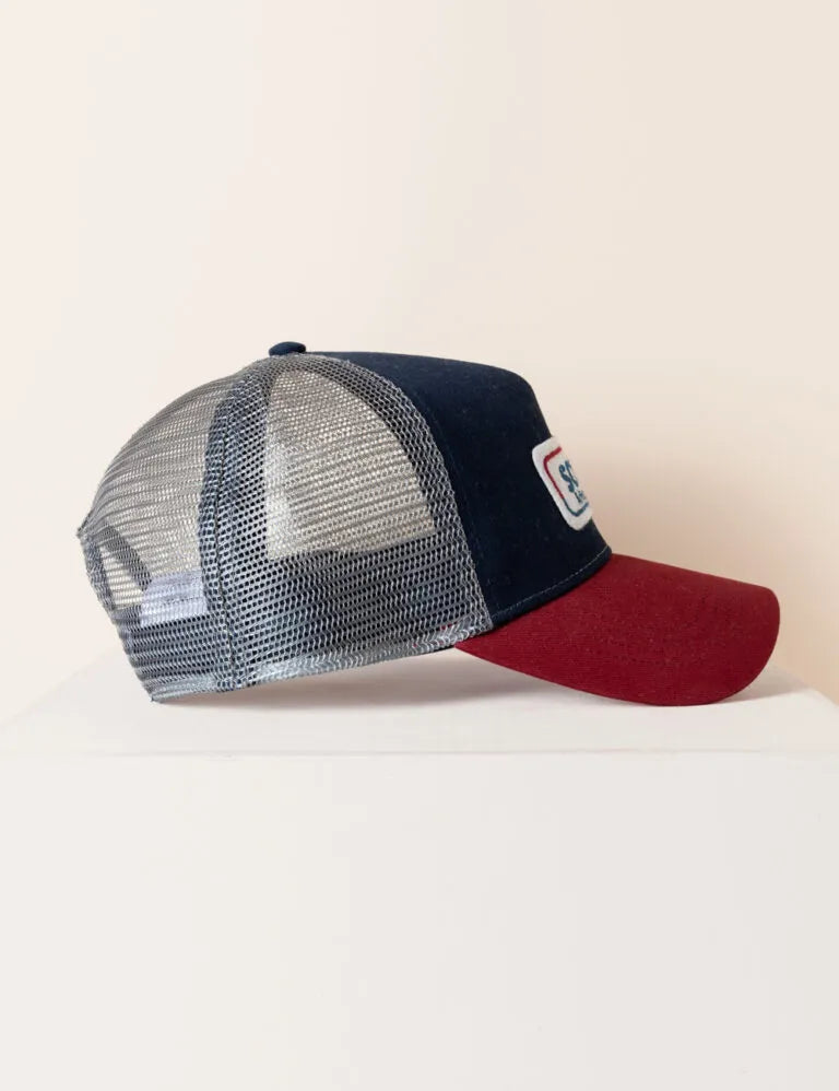 Gorra rejilla parche burdeos