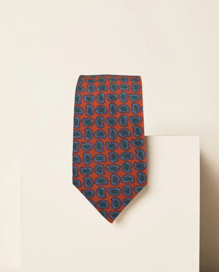 Corbata paisley coral en lana cashmere