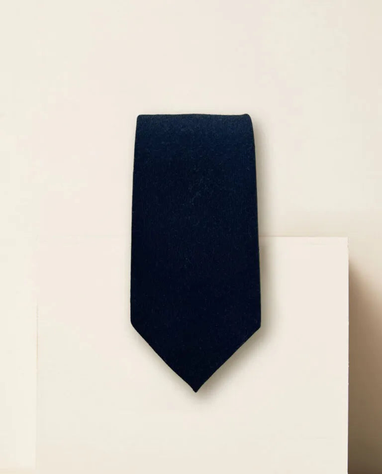 Corbata de lana azul marino