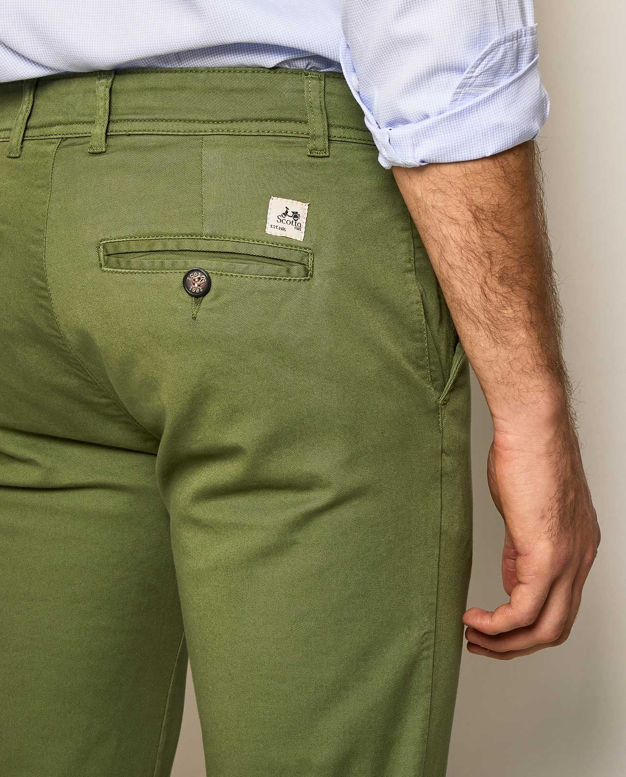 Pantalón chino slim fit khaki