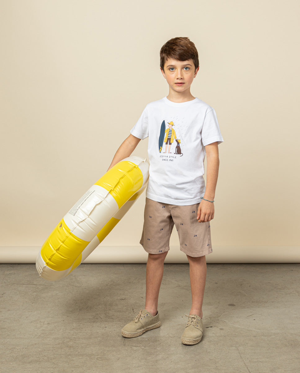 Camiseta branca de menino com chuva