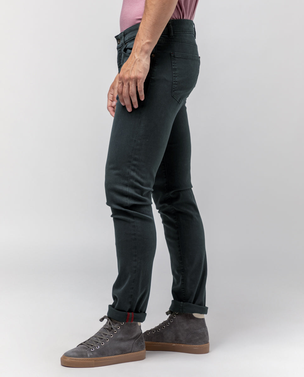 Calça preta de 5 bolsos