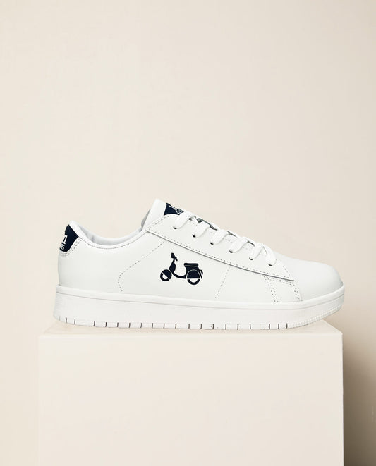 Sapato esportivo de couro branco