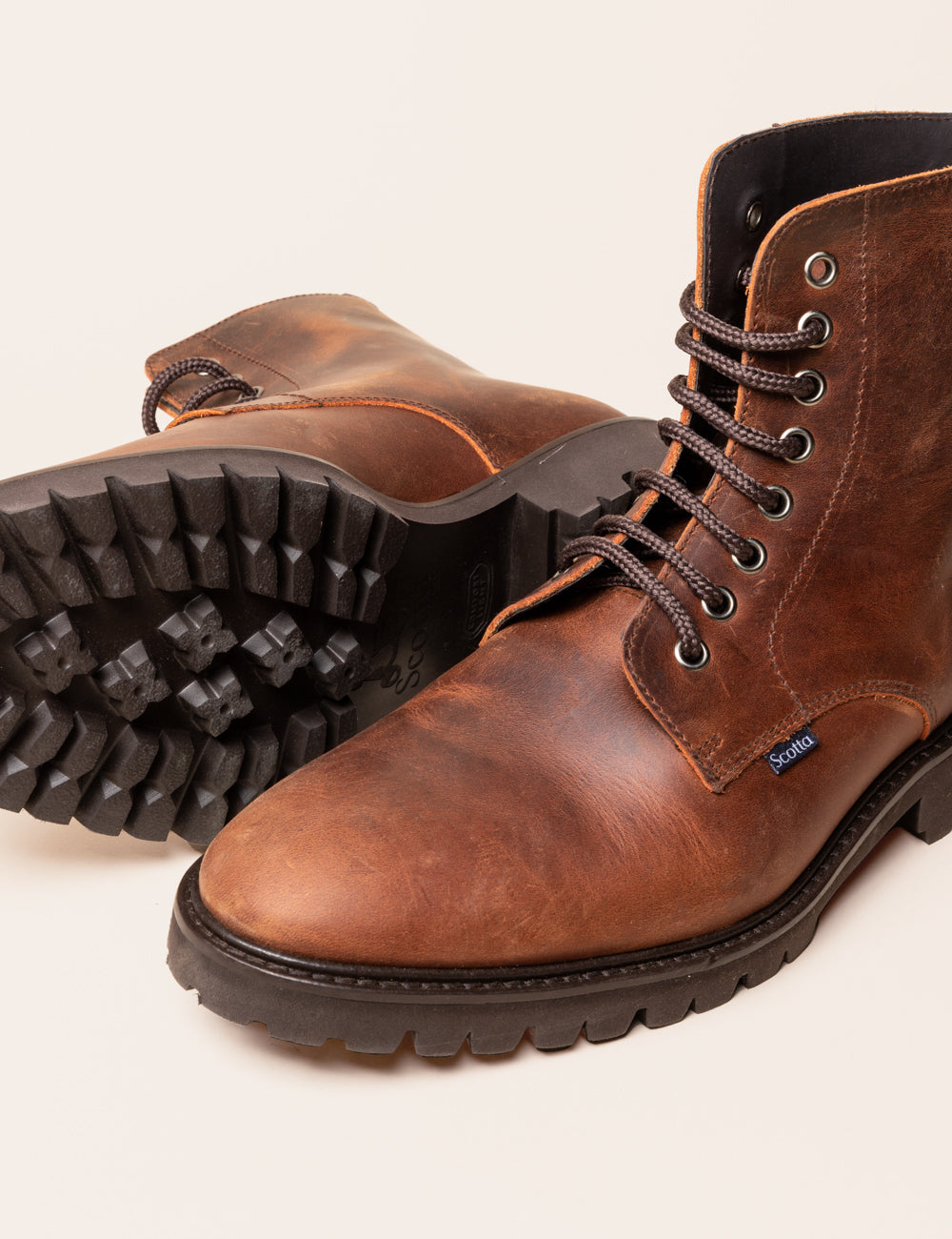 Bota explorer marrón oscuro