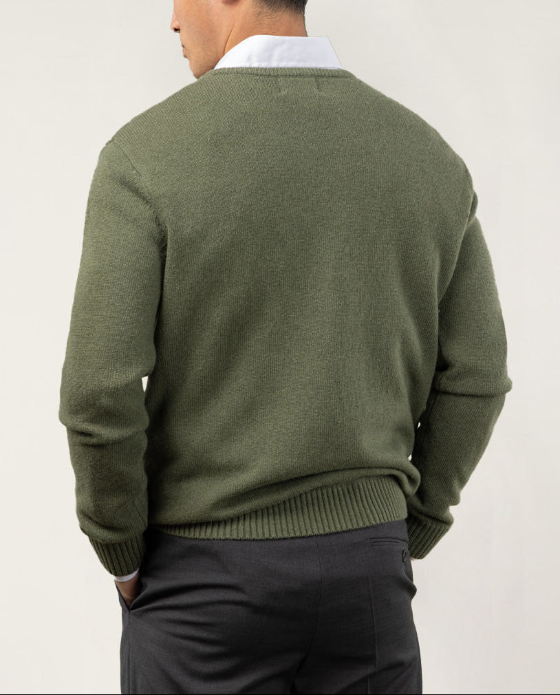 Suéter de lã verde com decote em V